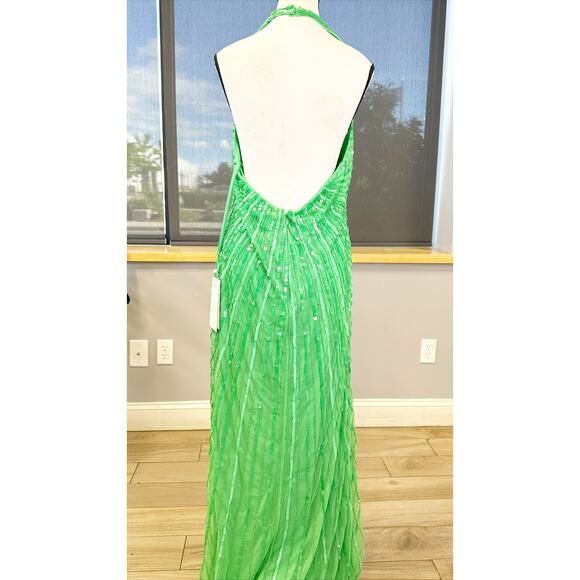 Elegant Green Evening Gown - Picture 9 of 11